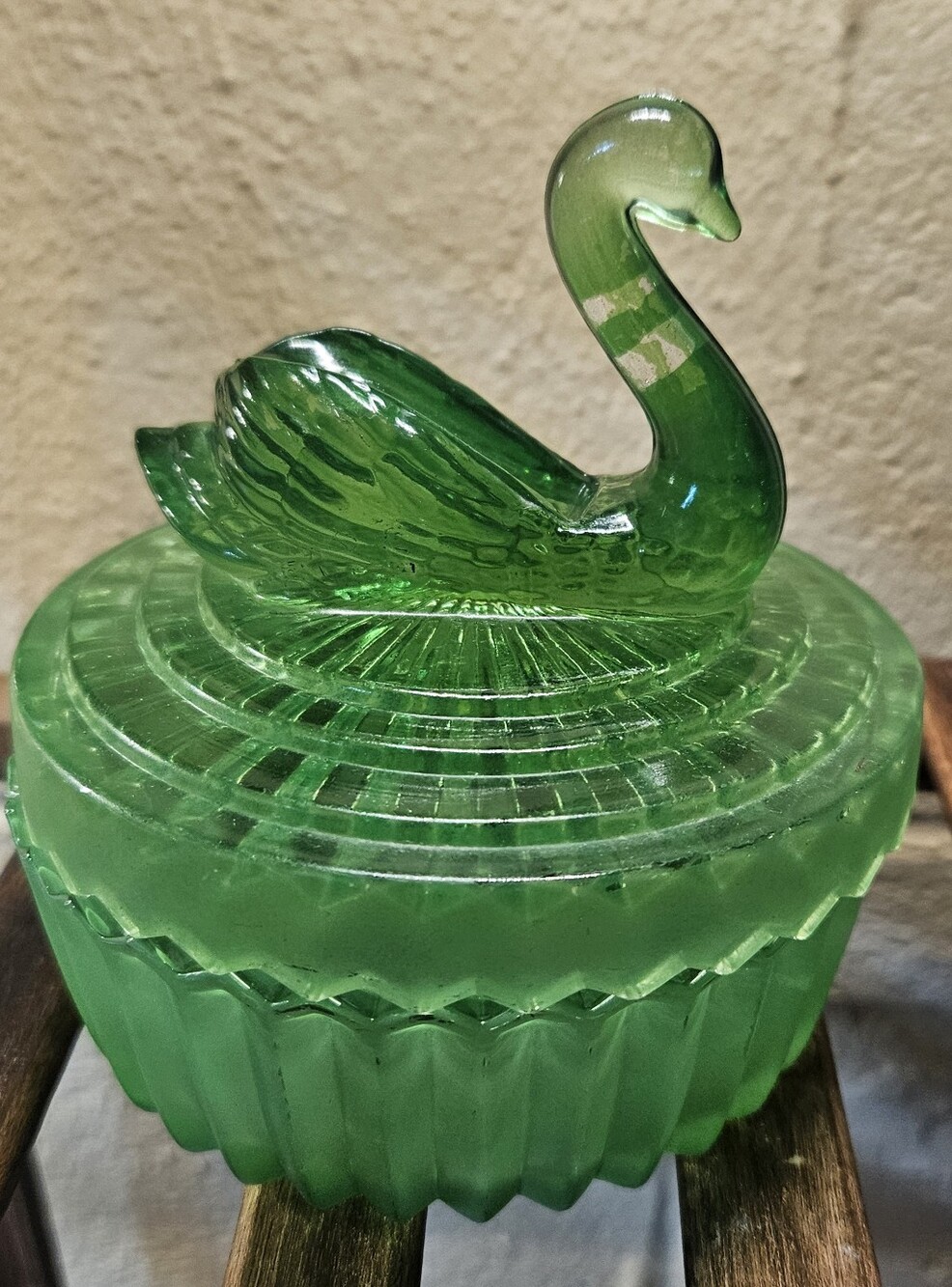 Jeanette Glass Powder Lipstick Holder